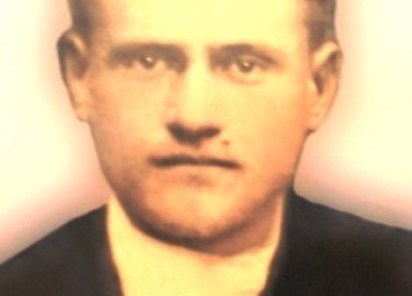 Иван Андреевич Демченко, уроженец станицы Мингрельской Абинского района, родился в 1920 году. Его юность пришлась на предвоенные годы, и в 1940 год...