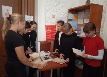 В филиале №1 Мингрельской библиотеки состоялось мероприятие, посвященное истории связей между Россией и Китаем. Эта встреча прошла в рамках перекре...