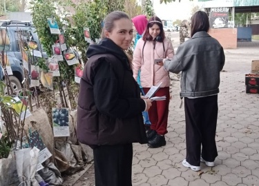 В станице Мингрельской МКУК "Мингрельский КДЦ" волонтеры "Доброе сердце" провели флэш-моб&nbsp;&laquo;Знай свои трудовые права&...